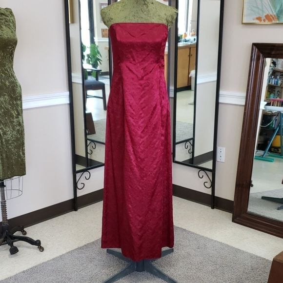 Jessica McClintock Dresses & Skirts - Strapless Wine Colored Gown with Wrap